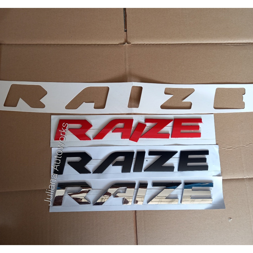 Emblem Kap Mesin Toyota Raize